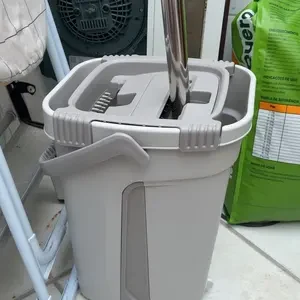 Foto de cliente: mop montado no balde cinza